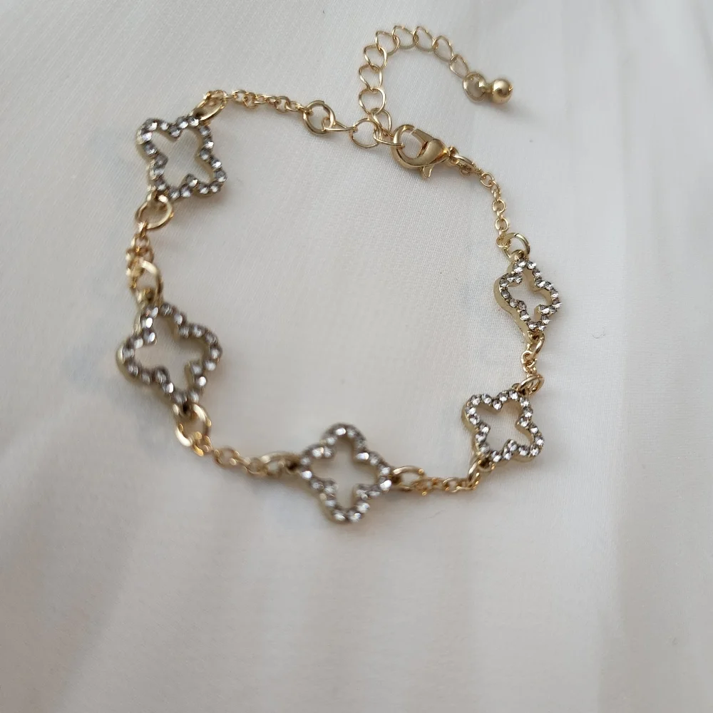 4-Leaf Clover Flower Bracelet Adjustable Cutout Gold-tone Clear Rhinestone